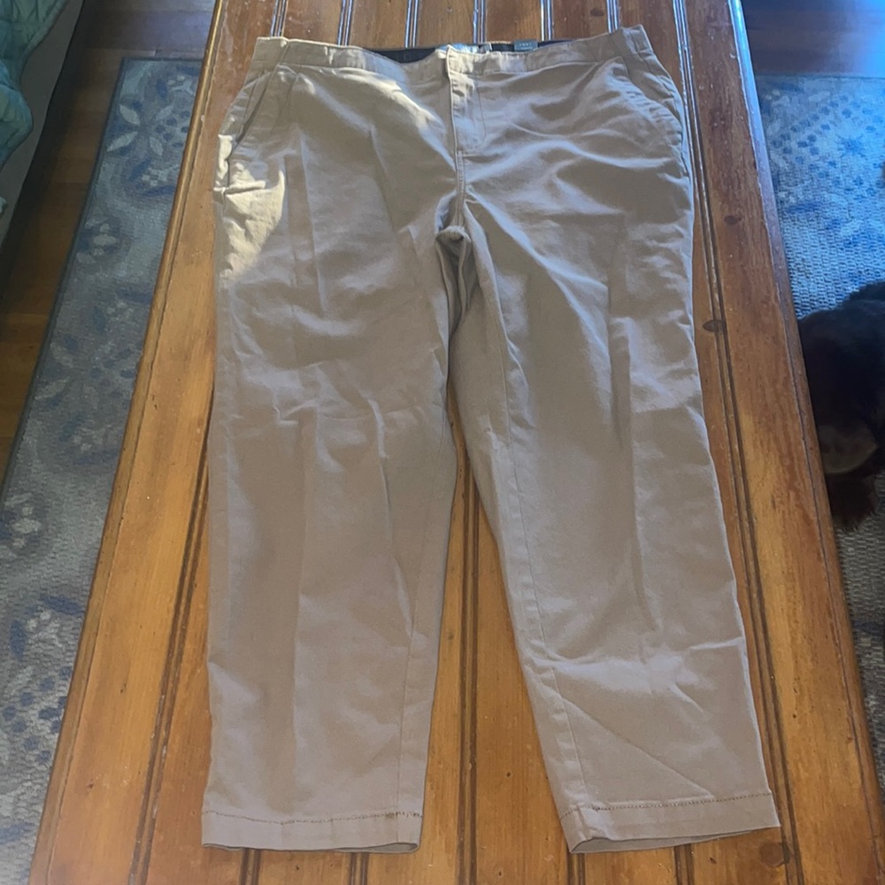 Torrid ladies Comfort Fles Hi Rise Taper Twill pants in Camel. Size 18R. NWT